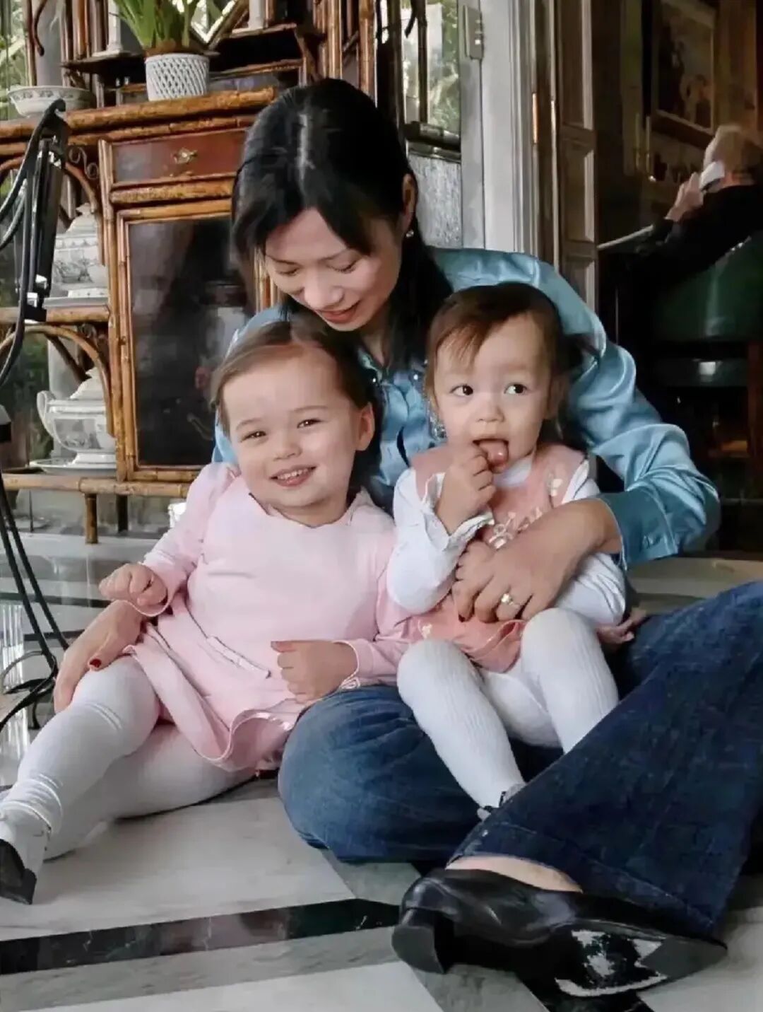 _邓文迪女儿有继承权吗_邓文迪和她的女儿